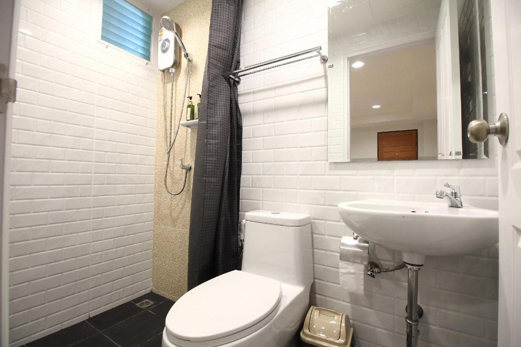Super Oyo 483 Pannee Hotel Khaosan Bangkok Kültér fotó